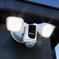 Caméra de sécurité Floodlight Wi-Fi intelligent 1080p Swann avec compatibilité Amazon Alexa et Google Assistant - Blanc