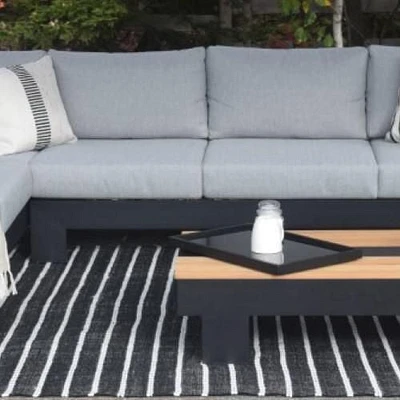 Graphite rug 5'x7' - Black and natural stripe