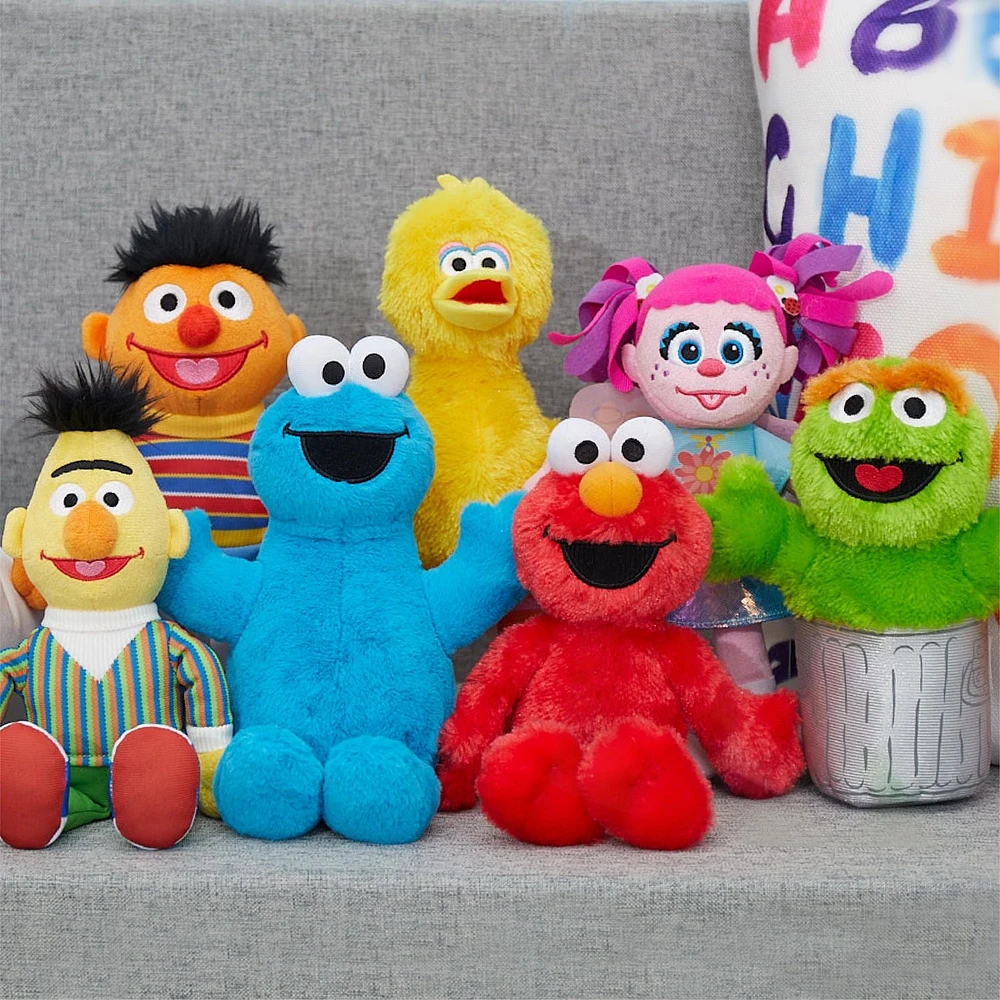 Sesame Street Friends 8-inch Oscar, Sustainable Plush Stuffed Animal