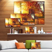 Designart Arbres d'automne dans les rayons du soleil Art mural sur toile