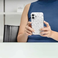 SwitchEasy Étui Fleur 3D Blanc pour iPhone 16