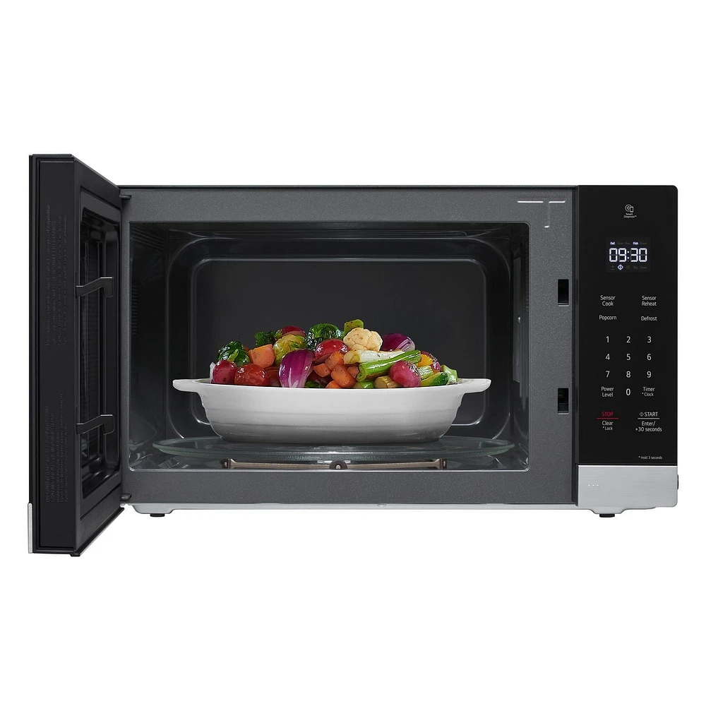 LG 1.5 cu. ft. NeoChef™ Countertop Microwave with Smart Inverter and EasyClean®