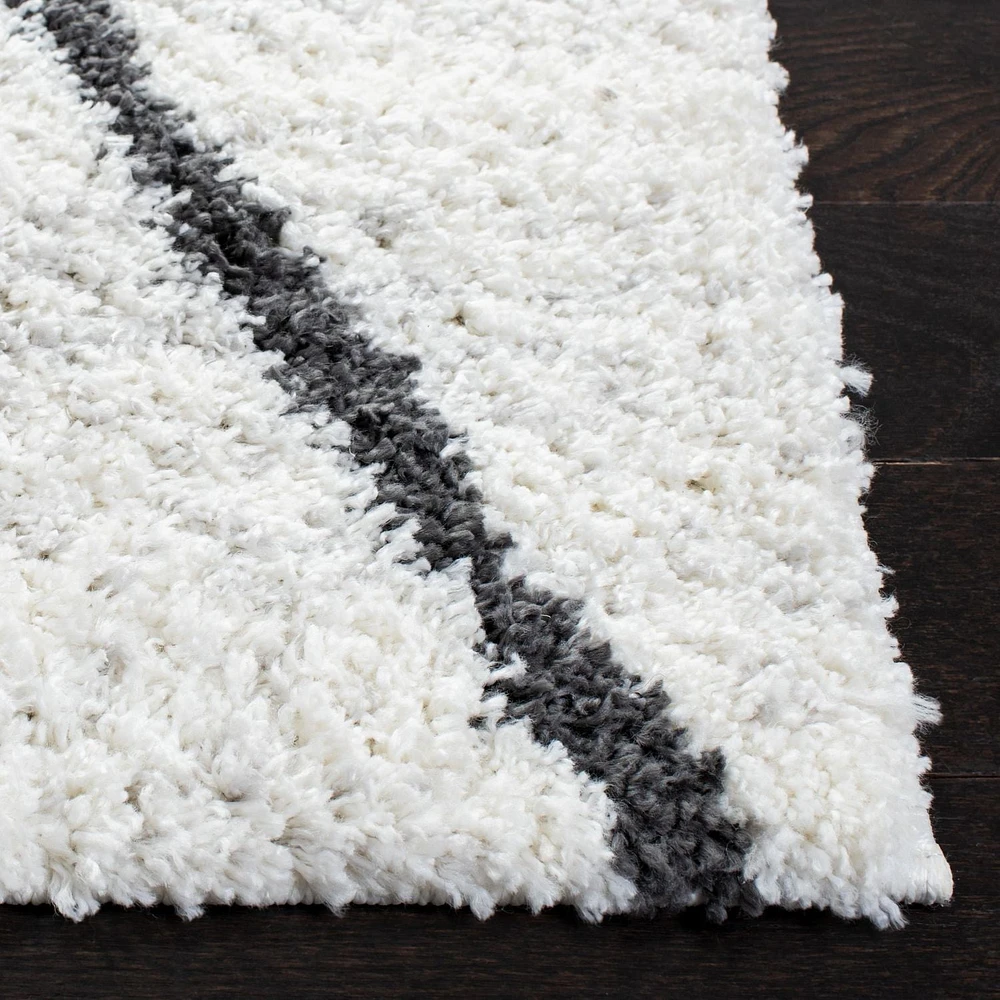SAFAVIEH August Delroy Solid Plush Shag Area Rug