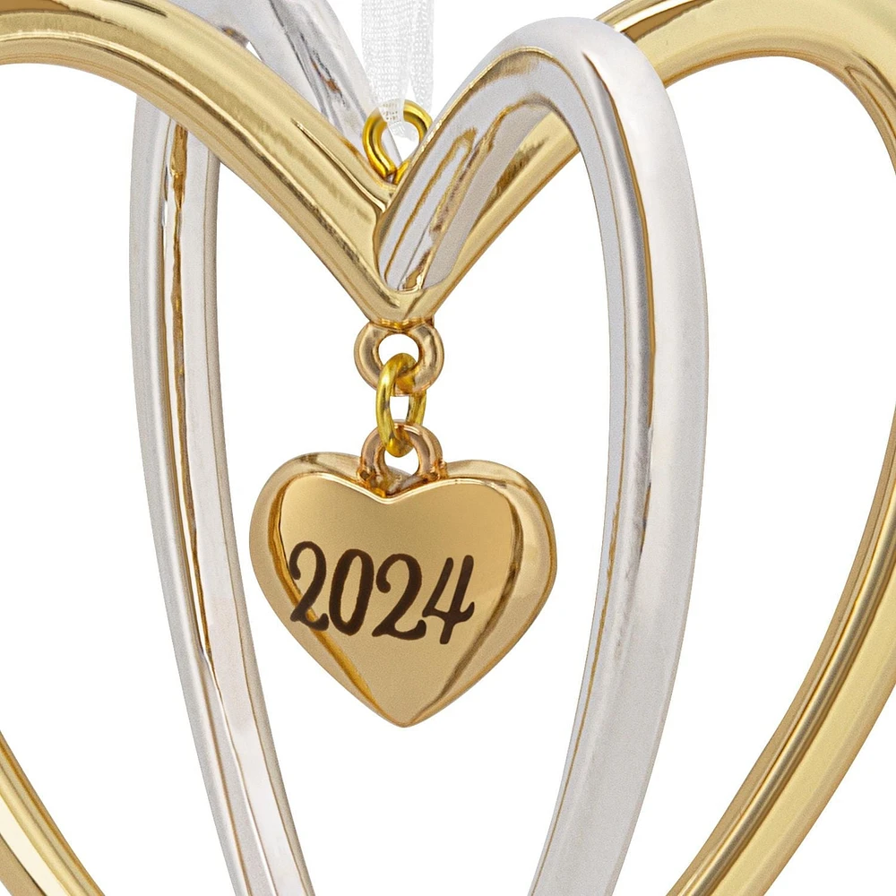 Décoration Hallmark de Noël (Deux cœurs « 2024 », décoration métallique haut de gamme )