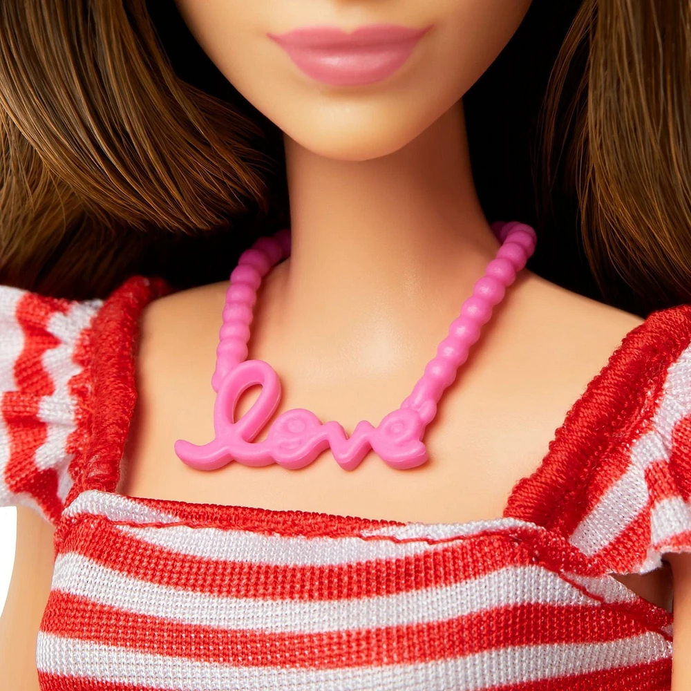 Barbie  Passeport Rose Poupée et coffret de jeu Aventures à Paris Âges 3+