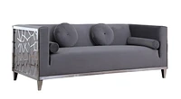 Canapé K-Living Darlene gris en velours moelleux avec détails en acier inoxydable chromé sur les côtés des accoudoirs