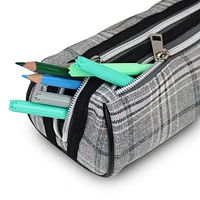 Pen + Gear Étui à crayons à carreaux en gris avec motif surpiqué blanc et noir