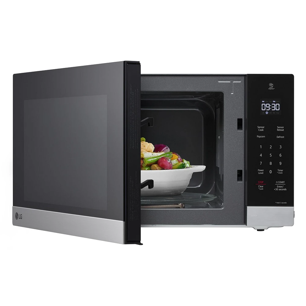 LG 1.5 cu. ft. NeoChef™ Countertop Microwave with Smart Inverter and EasyClean®
