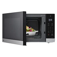 LG 1.5 cu. ft. NeoChef™ Countertop Microwave with Smart Inverter and EasyClean®