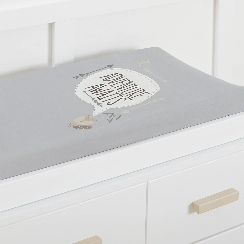 Couverture de matelas à langer biologique de Gerber, l'aventure vous attend Taille : 32 po. X 16 po.