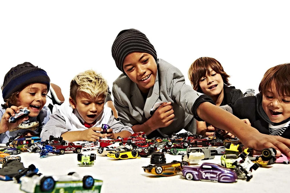 Ensemble Transporteur T-Rex Suprême Ville Hot Wheels et coffret de 5 véhicules (variés), 2 jouets