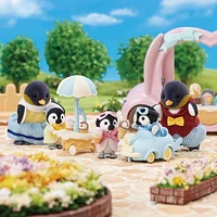 Calico Critters Penguin Babies Ride 'N Play, Lot de 2 figurines de poupée à collectionner avec accessoire Pushcart 2 figurines avec accessoire