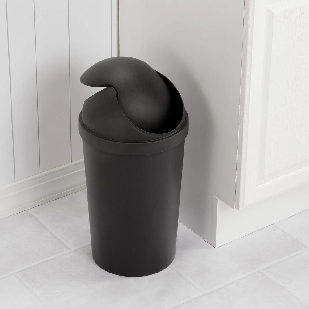 Poubelle avec couvercle basculant Sterilite de 11,4 L en noir 11,4 L
