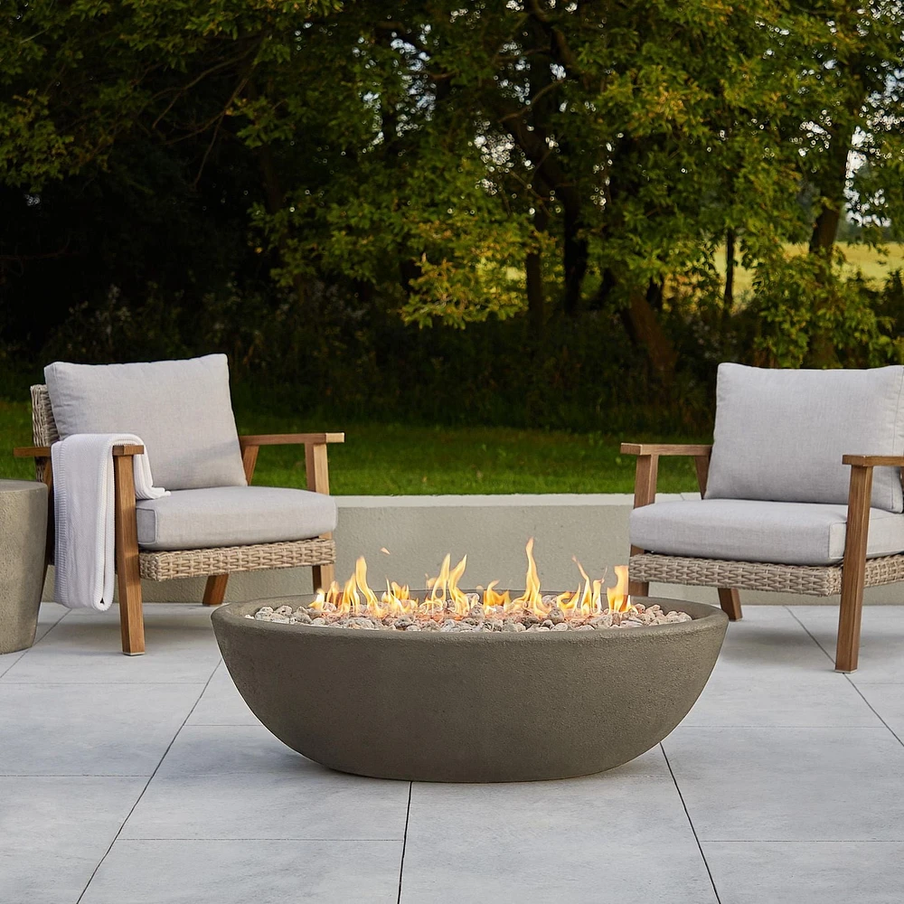 Real Flame Foyer Extérieur Ovale au Propane de 48 po Riverside en Gris Glacier