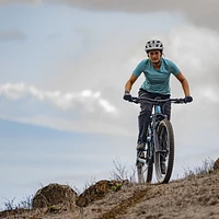 Garmin Edge® 840 Solar Performance 32GB GPS Vélo/Ordinateur de vélo avec cartographie - Appareil uniquement – Noir