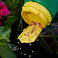 Miracle-Gro Shake N Feed engrais pour plantes tout usage  12-4-8  2.04 Kg