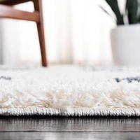 Safavieh Venus Carleen Tapis Chevron Shag