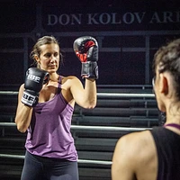 Gants de boxe IBF Training Series - 10 oz. -Rouge et noir