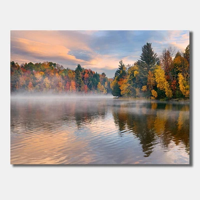 Designart Feuillage d'automne au bord du lac Art mural sur toile