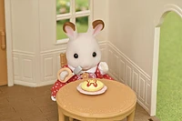 Chalet douillet au toit rouge de Calico Critters, ensemble de jeu pour maison de poupées avec figurines, meubles et accessoires Maison de poupée