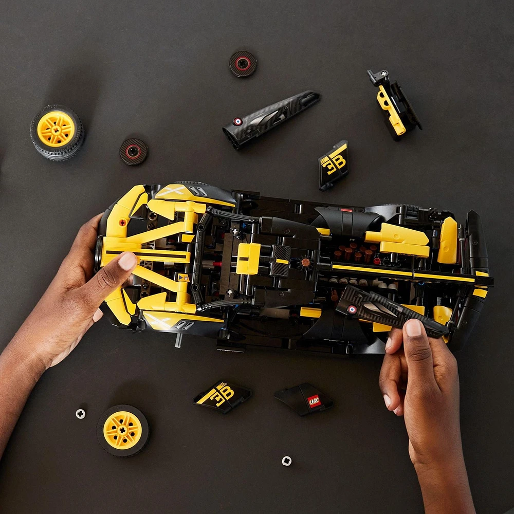 LEGO Technic Bolide Bugatti; kit de construction 9+ de voiture sport et de mini moteur 42151 Comprend 905 pièces, 9+ ans