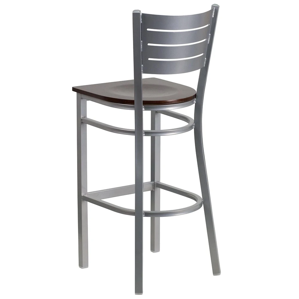 Tabouret de restaurant en métal argenté de la série HERCULES avec dossier à lattes - siège bois de noyer