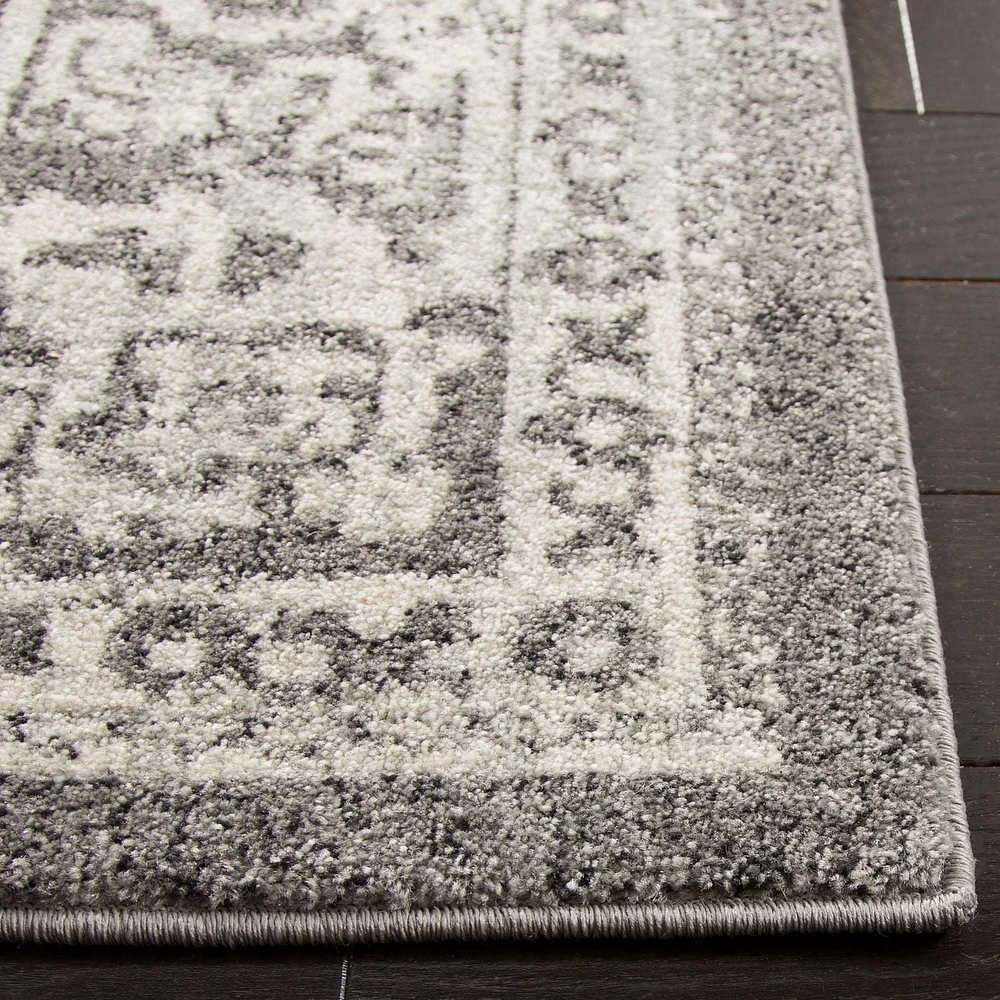 Safavieh Evoke Trena Traditional Area Rug
