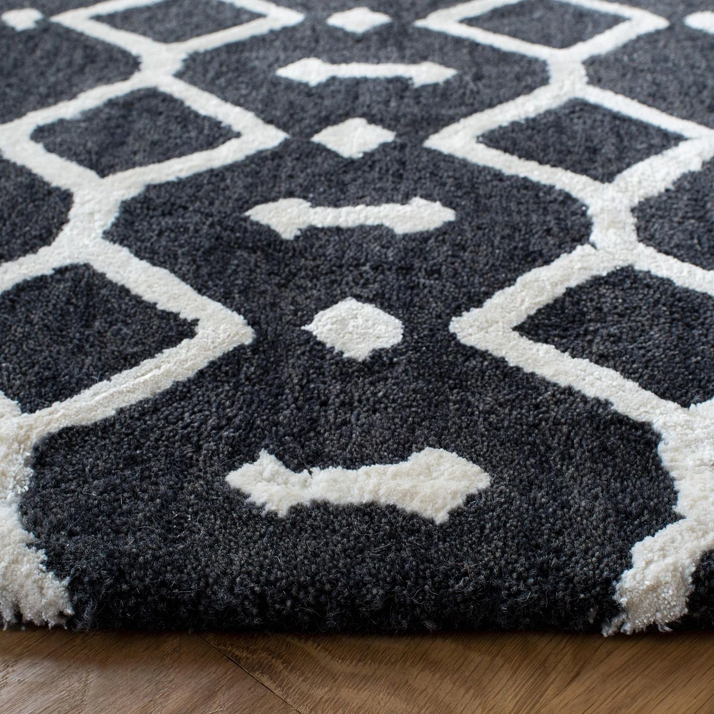 Safavieh Himalaya Darin Geometric Area Rug