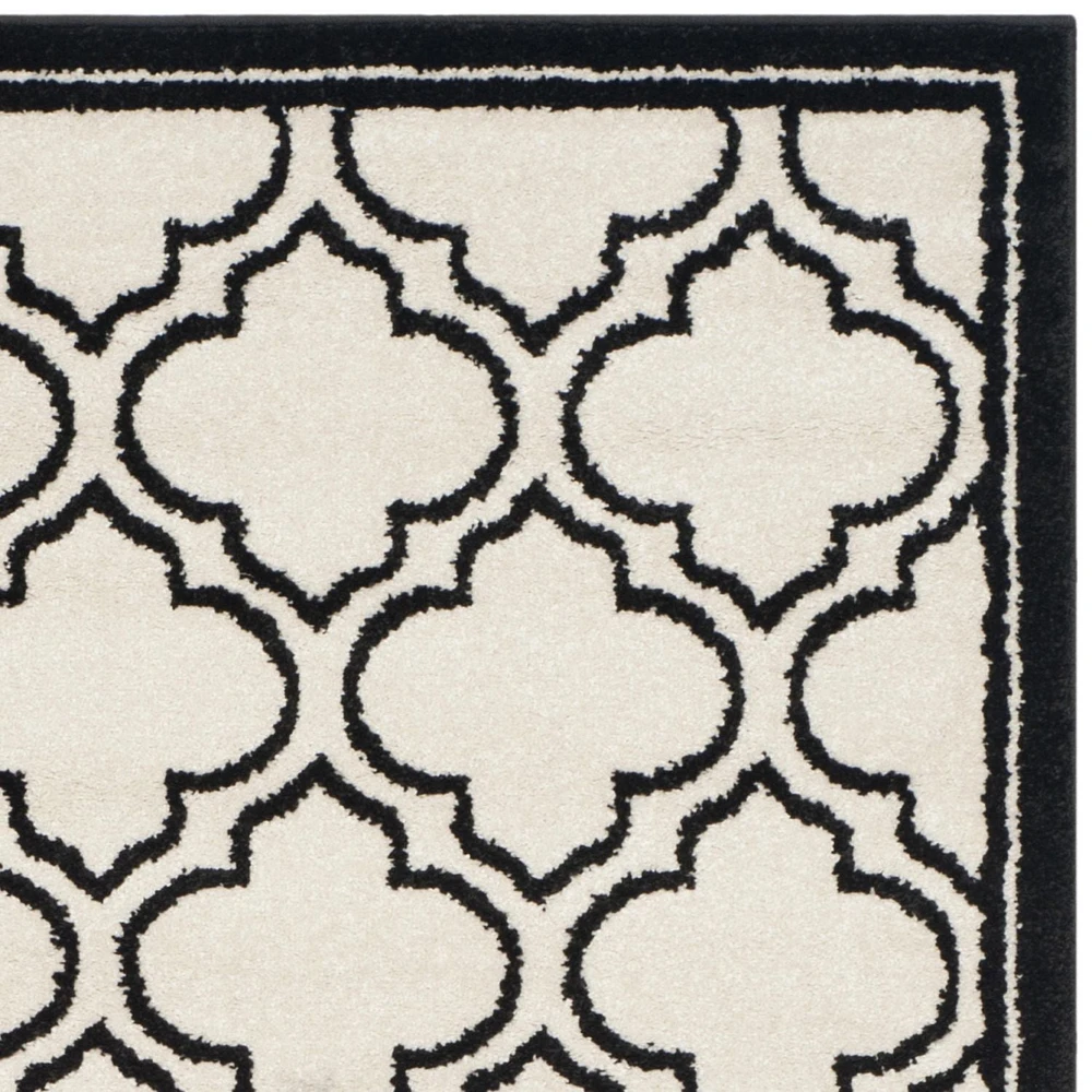 Safavieh Amherst Wilson Geometric Area Rug