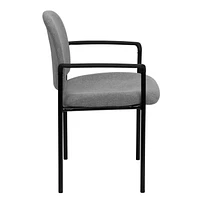 Chaise de réception auxiliaire empilable de confort en acier et tissu gris avec appui-bras