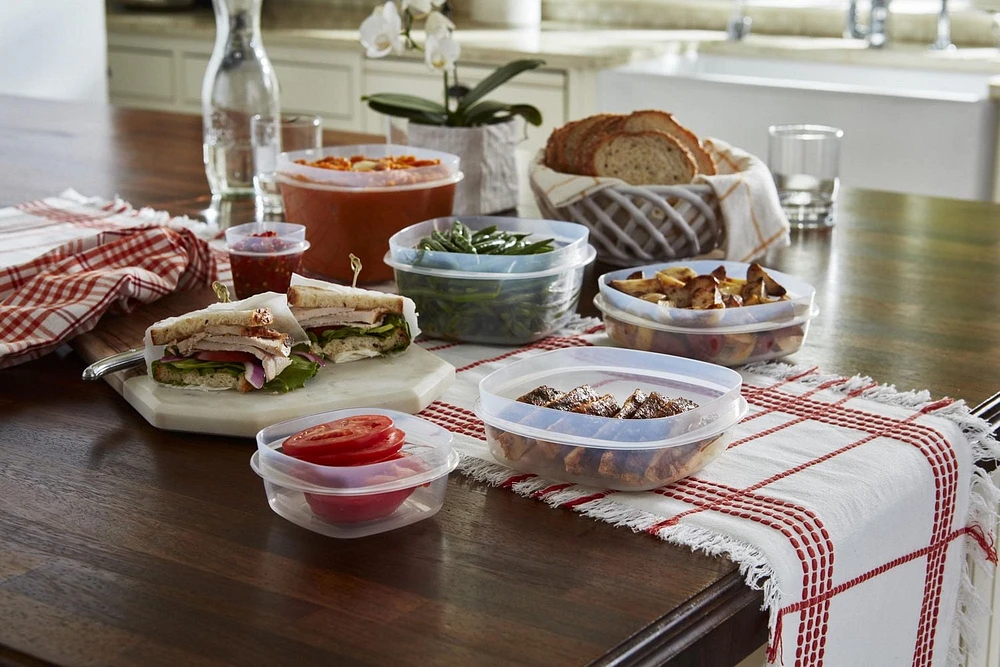 Rubbermaid Easy Find Lids Food Storage Containers, Racer Red, Set of 24