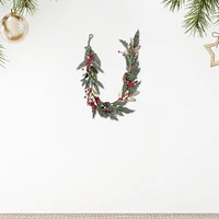 Feuilles D'Or De Noël Avec Baies Et Guirlande De Pin