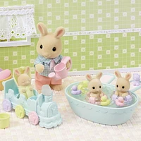 Calico Critters Triplets Ensemble de bain pour bébé, maison de poupée avec 3 figurines et accessoires