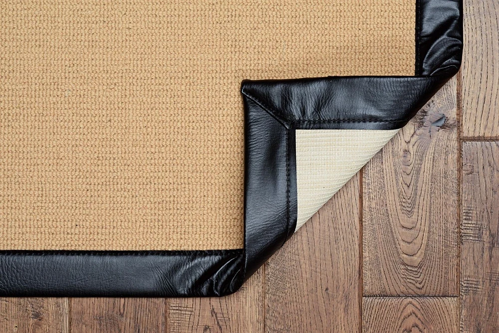 Tapis d'appoint Athena sisal et PU noir 1 pi 10 po x 2 pi 10 po