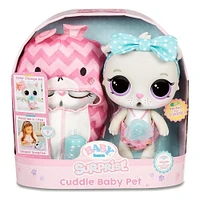 Animal BABY born Surprise Cuddle Baby Pet : le chaton boit et fait réellement pipi