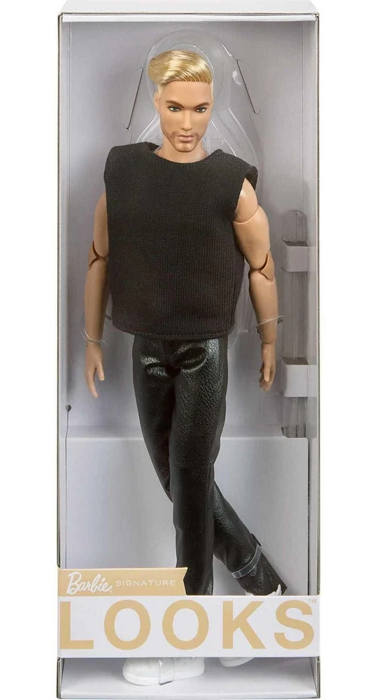 Poupée Barbie Looks arbore un visage unique- Ken blond