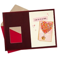 Carte Hallmark pour un époux, une épouse, un copain, une copine – Saint-Valentin ou anniversaire (Là-haut de Pixar, « Life with You Is An Adventure »)