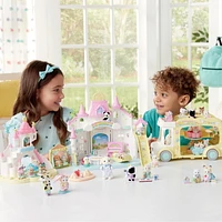 Calico Critters Nursery Friends - Trio de soirée pyjama, ensemble de 3 figurines de poupée à collectionner avec accessoires