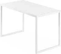 Jennifer 47 dans Brown Frame Desk