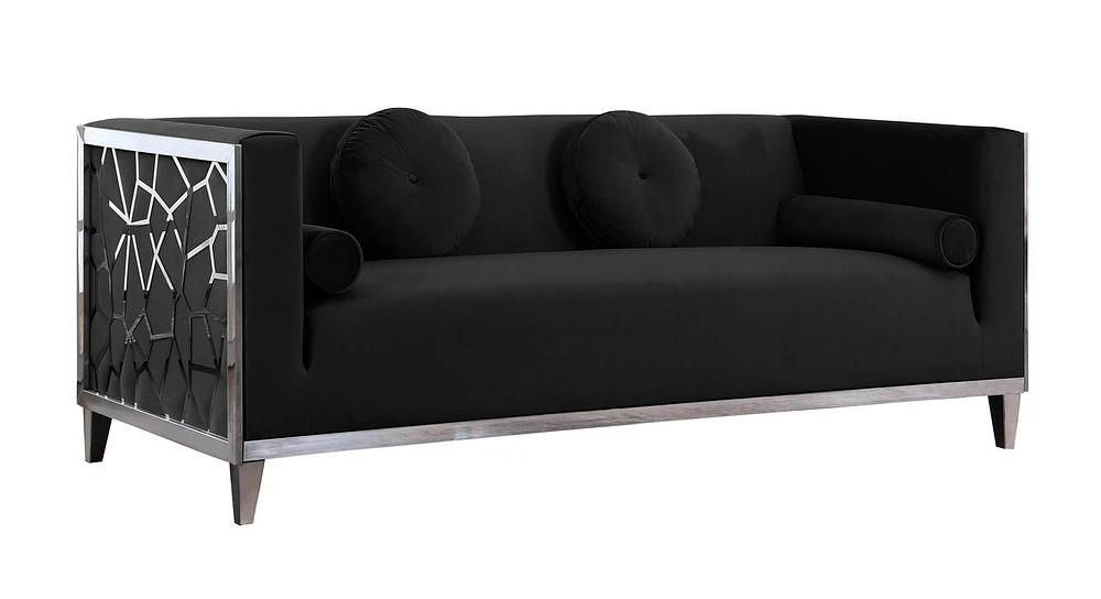 Canapé K-Living Darlene en velours noir avec détails en acier inoxydable chromé sur les côtés des a