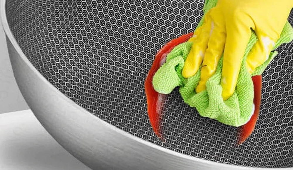 Sunwealth ALMOST NON-STICK  7-Layer 18/8 Stainless Steel Full Honeycomb Wok with Free-standing Glass Lid.