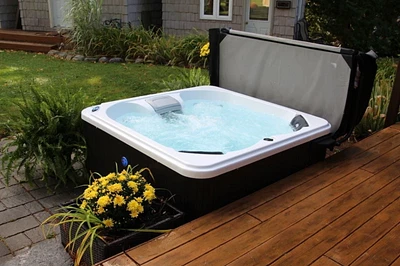 Saskatoon Spa Acrylique pour 4 personnes à 12 jets
