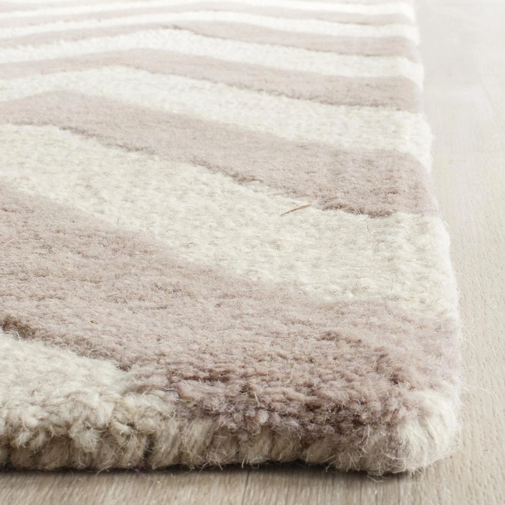 Safavieh Cambridge Kaitlyn Tapis Chevron