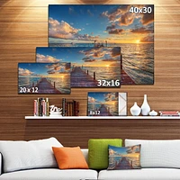 Designart Lever de soleil brillant sur la jetée de la mer Art mural sur toile