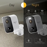 Caméra de projecteur sans fil à détection de chaleur et mouvement Wi-Fi CoreCam Pro 2K de Swann avec panneaux solaires - paquet de 3 - Blanc