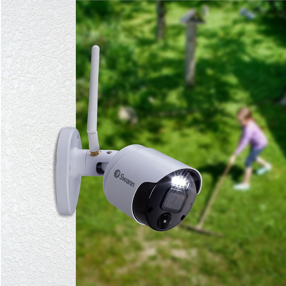 Système de sécurité Swann 1080p 4 canaux 1 To Wi-Fi NVR avec 2 caméras avec projecteurs et sirènes contrôlables – Blanc