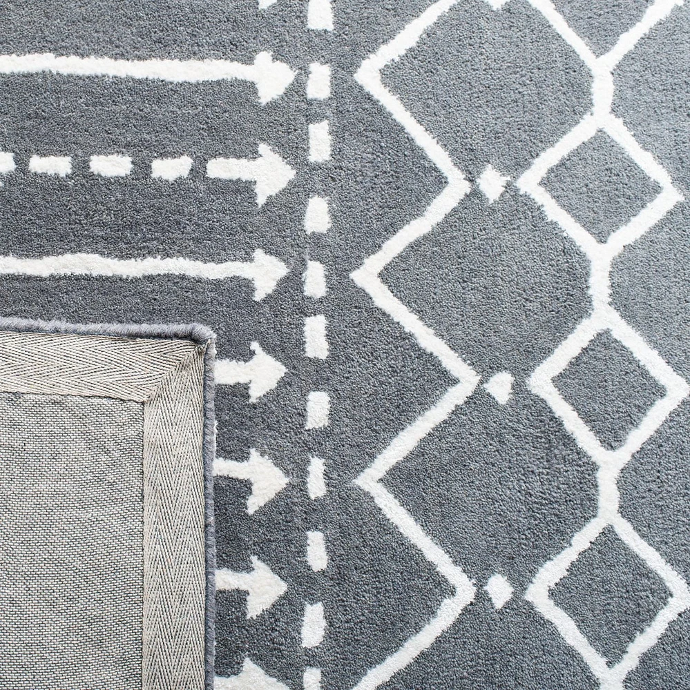 Safavieh Himalaya Darin Geometric Area Rug