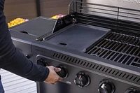 Barbecue à gaz Performance Series FlavorMax 5 brûleurs avec armoire, brûleur latéral et plaque de cuisson de 12 pouces. Performance Series FlavorMax 5 brûleurs