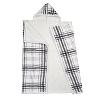 Safdie & Co. Couverture Jeté à Capuche Hoodzy Ultra Doux en Sherpa Réversible Carreaux Gris