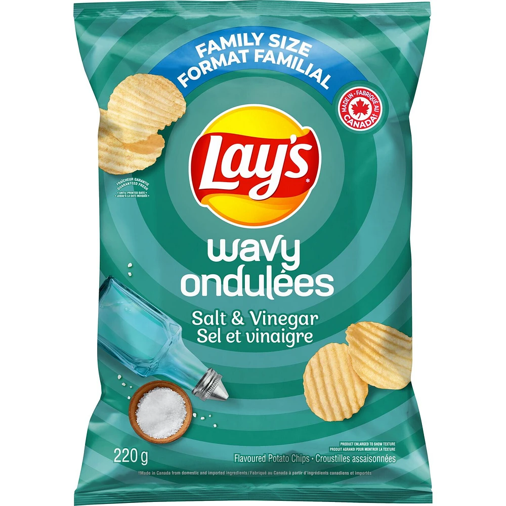 Wavy Lay's Salt & Vinegar flavoured potato chips, 220g